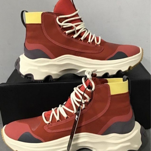 NEW Sorel Kinetic Breakthru Venture Mid WP Boots 9.5 - Picture 1 of 8